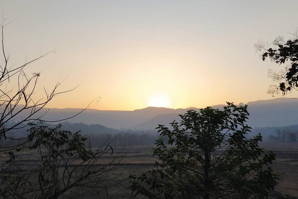 Karjat Villa Bagian luar foto