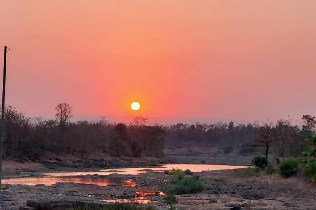Karjat Villa Bagian luar foto