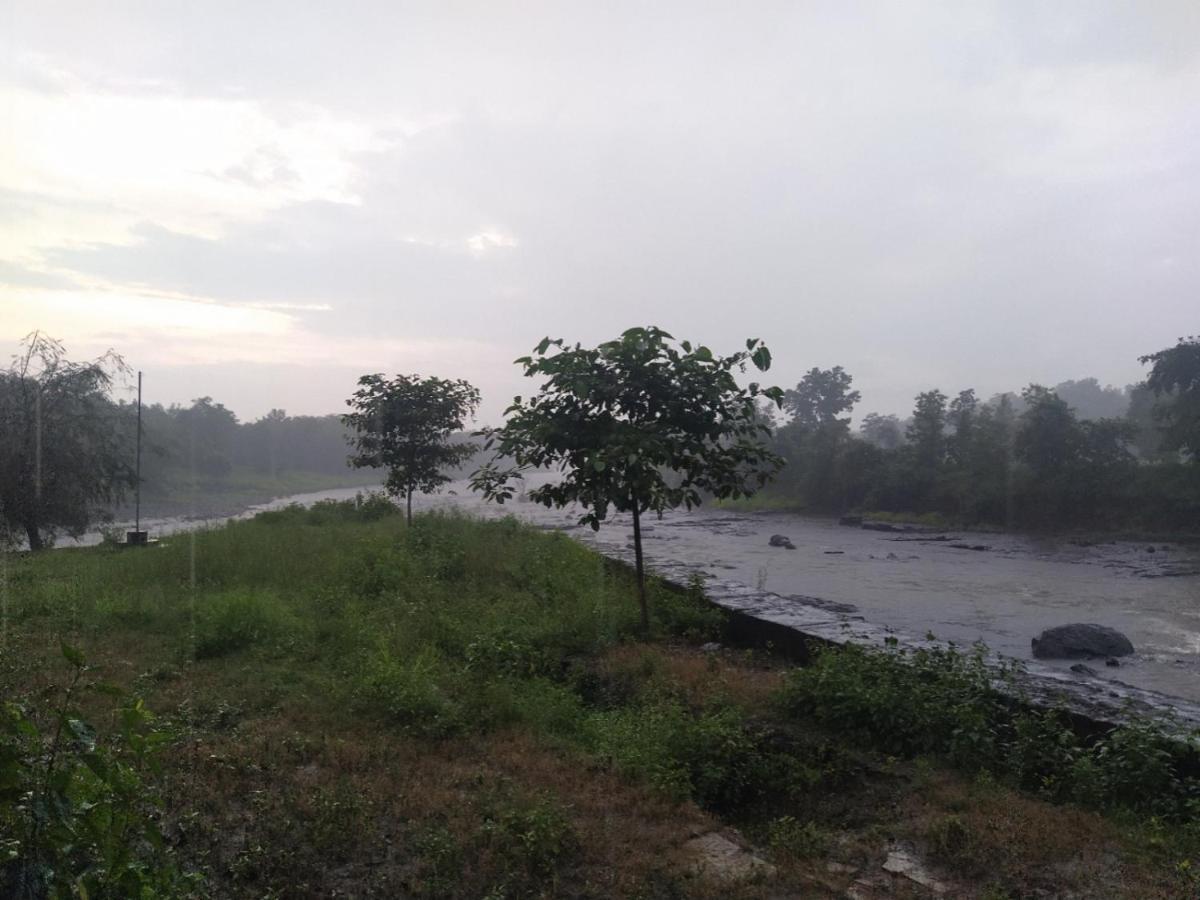 Karjat Villa Bagian luar foto