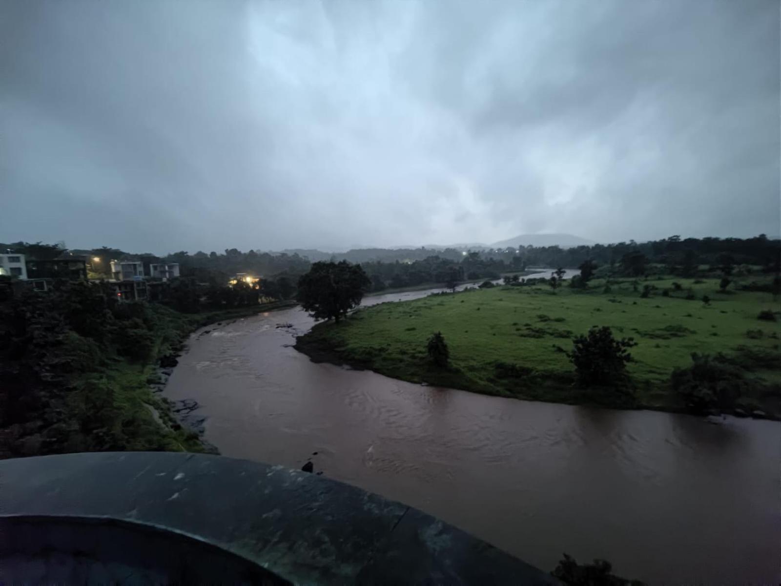 Karjat Villa Bagian luar foto